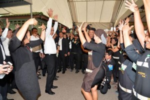 Prayut maakt dansje tijdens werkbezoek aan Songkhla